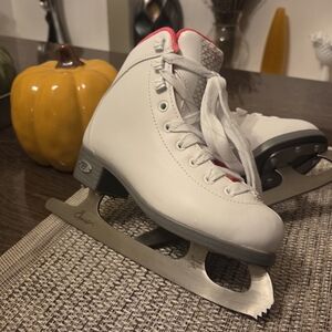 Like new Riedell Sparkle Junior kids girls white and pink Ice Skates size 12